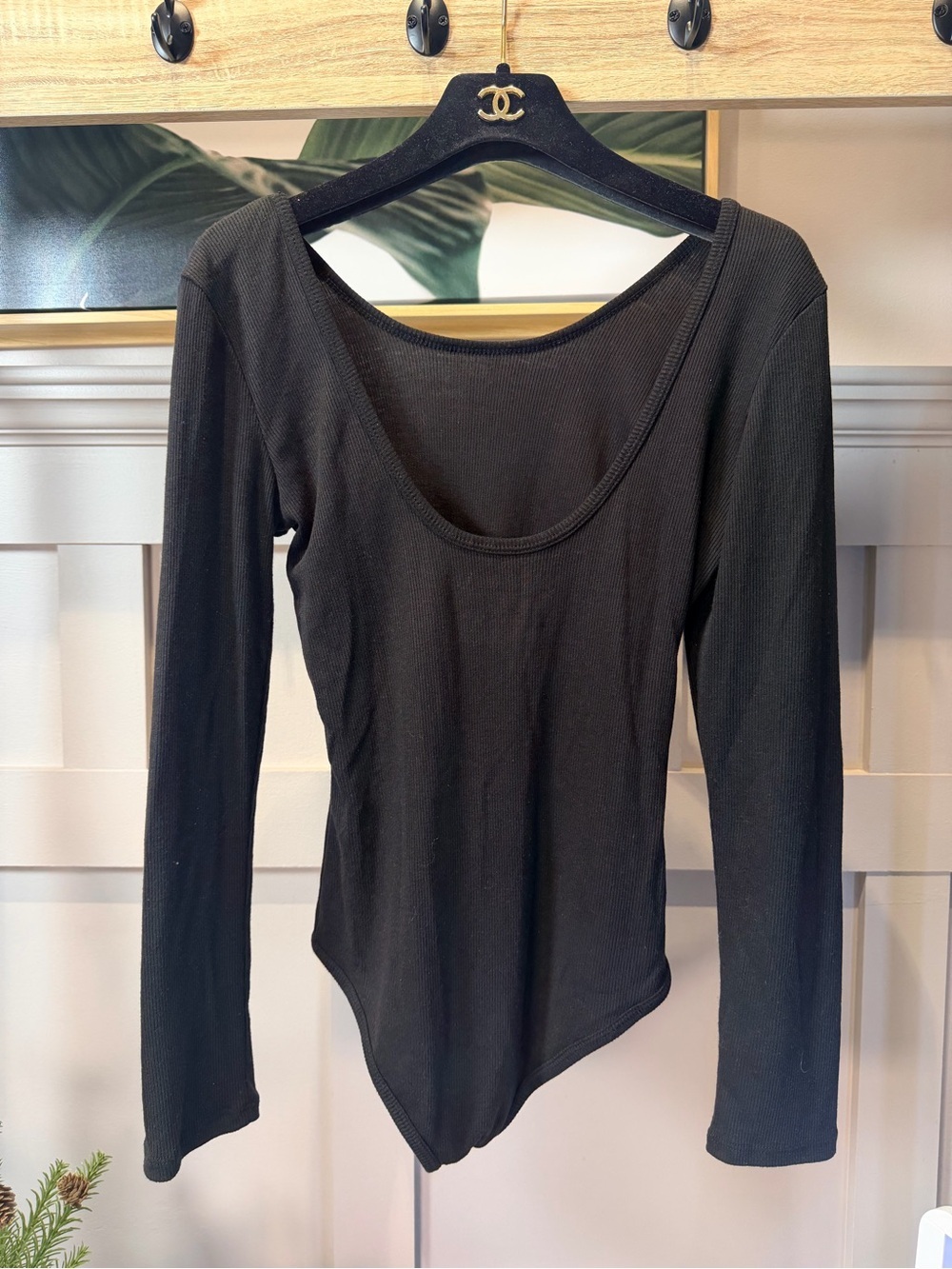 Black Long-Sleeve Scoop Neck Bodysuit Size S